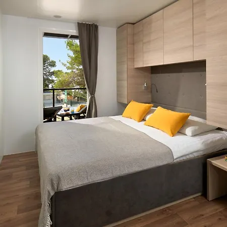 Medora Orbis Mobile Homes & Glamping פארק נופש