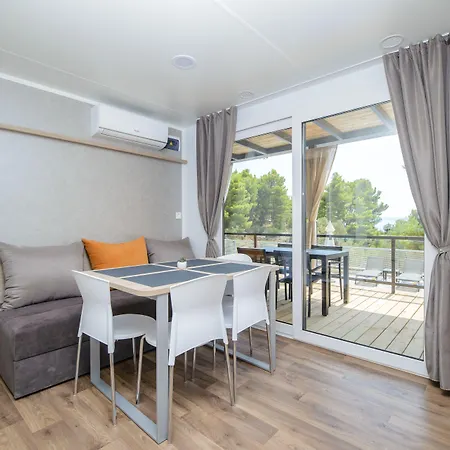 Medora Orbis Mobile Homes & Glamping بودغورا