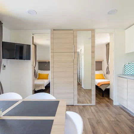 Medora Orbis Mobile Homes & Glamping بودغورا