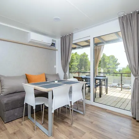 Medora Orbis Mobile Homes & Glamping פודגורה