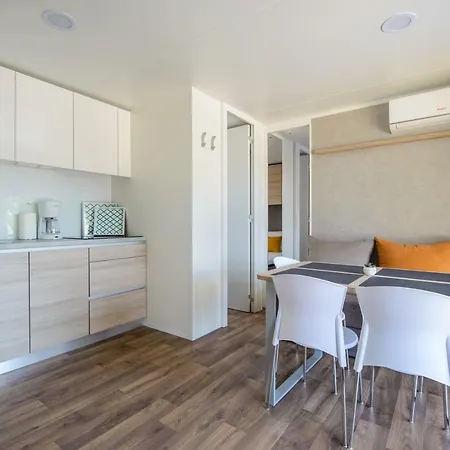 Medora Orbis Mobile Homes & Glamping פארק נופש