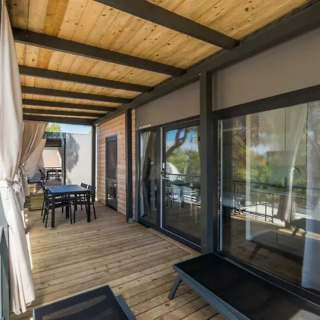 Medora Orbis Mobile Homes & Glamping פארק נופש