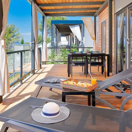 Kompleks wypoczynkowy Medora Orbis Mobile Homes & Glamping 4*